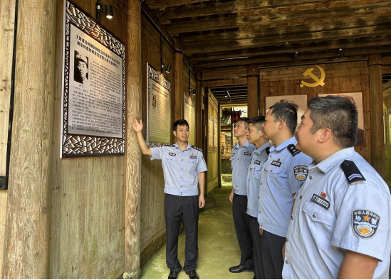 福建宁德虎贝派出所开展“七一”系列活动