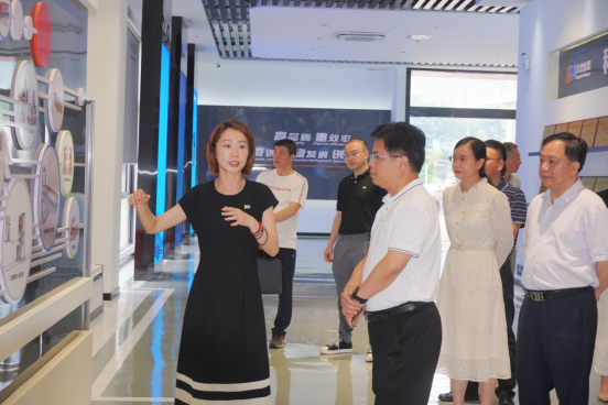 福建省人社厅副厅长童长峰一行来龙岩龙合智能调研人才育引工作