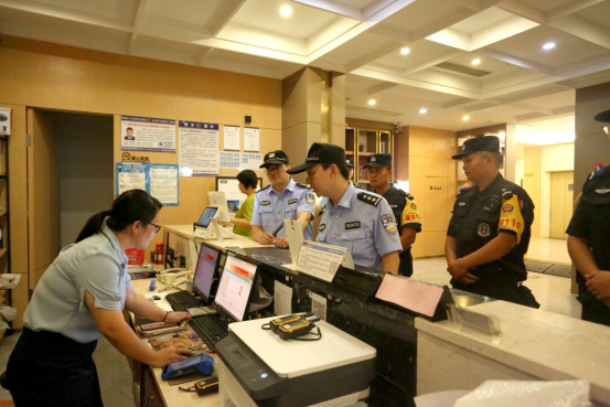 福建福安市公安局组织开展第一次夏夜治安巡查宣防统一行动显成效