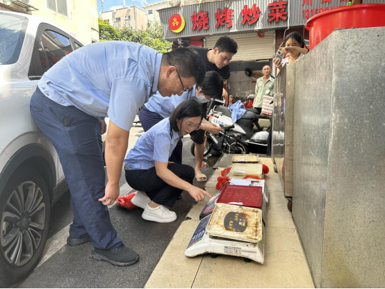 厦门湖里市场监管局查获5台“作弊秤”