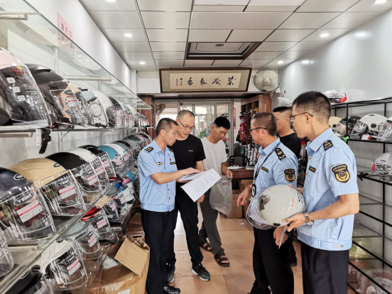 厦门同安区市场监管局突击检查摩托车、电动自行车乘员头盔产品