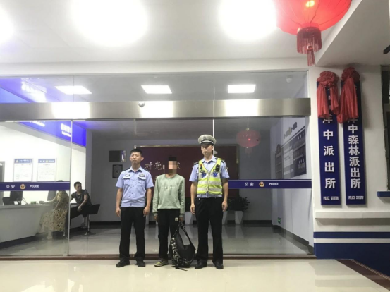 福建尤溪洋中派出所救助为搭便车走上高速的男子