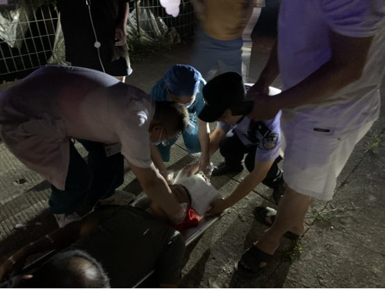 福建福安松罗派出所及时救助一名醉酒受伤男子