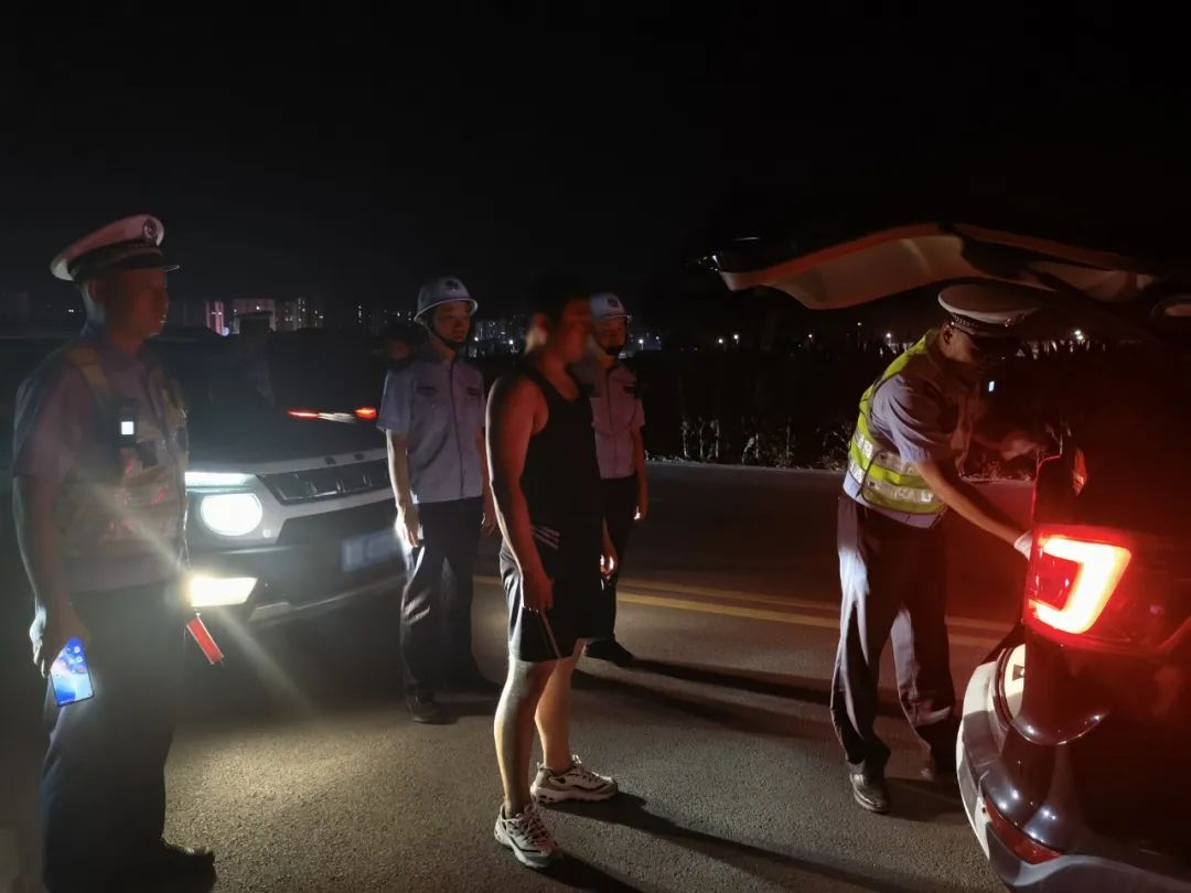 当好“守夜人”，守护“烟火气”！长治壶关公安开展夏夜治安巡查宣防集中统一行动