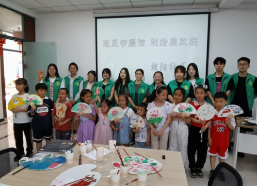 太原尖草坪区南寨街道朝阳社区：笔墨书廉洁   彩绘廉政扇