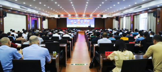 福建漳浦县委理论学习中心组（扩大）学习会暨“双百”法治宣讲报告会召开