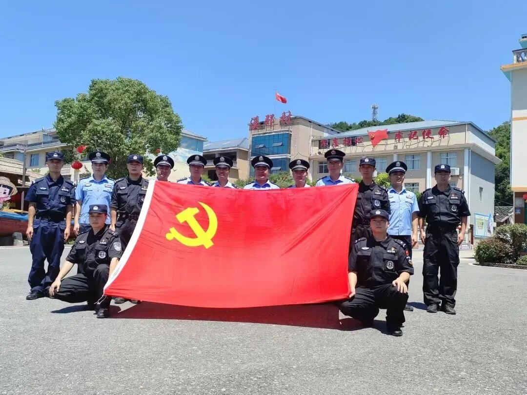 福建福安巡特警反恐大队开展“坚决维护核心 践行初心使命”主题党日活动