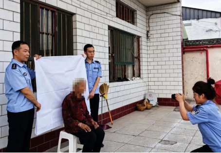 临汾乡宁县公安局枣岭派出所上门办证解民忧