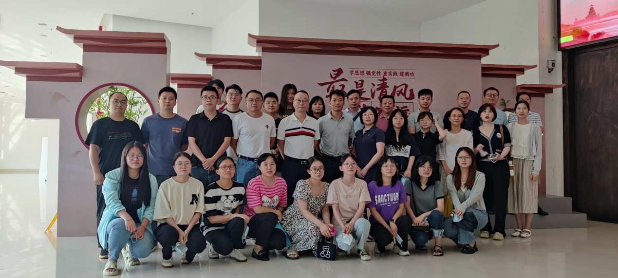 参观廉洁家风展 筑牢思想防线 —厦门海沧生态环境局走进厦门美术馆