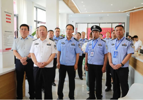 长治市公安机关“枫桥式公安派出所”创建暨派出所工作现场观摩推进会的参会人员到分局