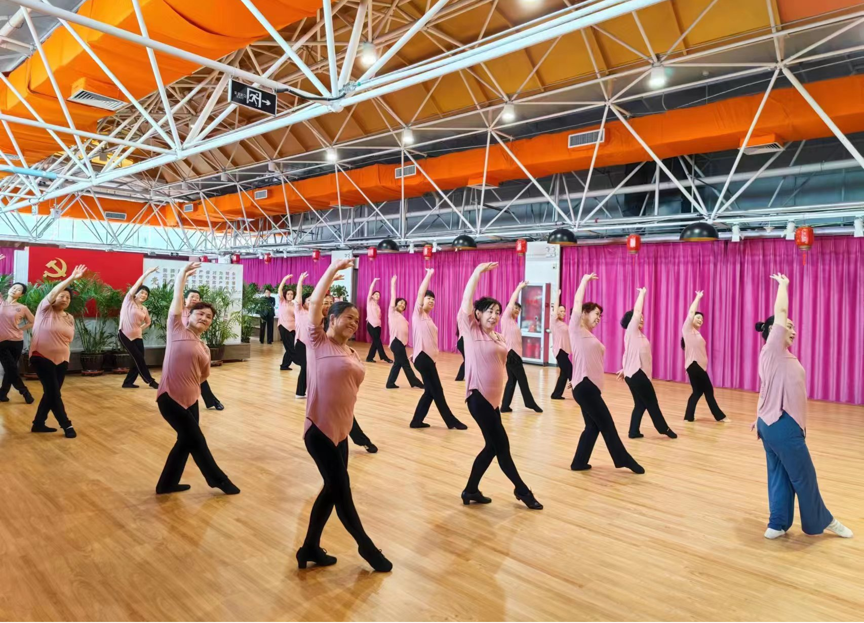 太原迎泽区：家门口上大学，点亮幸福“夕阳红”