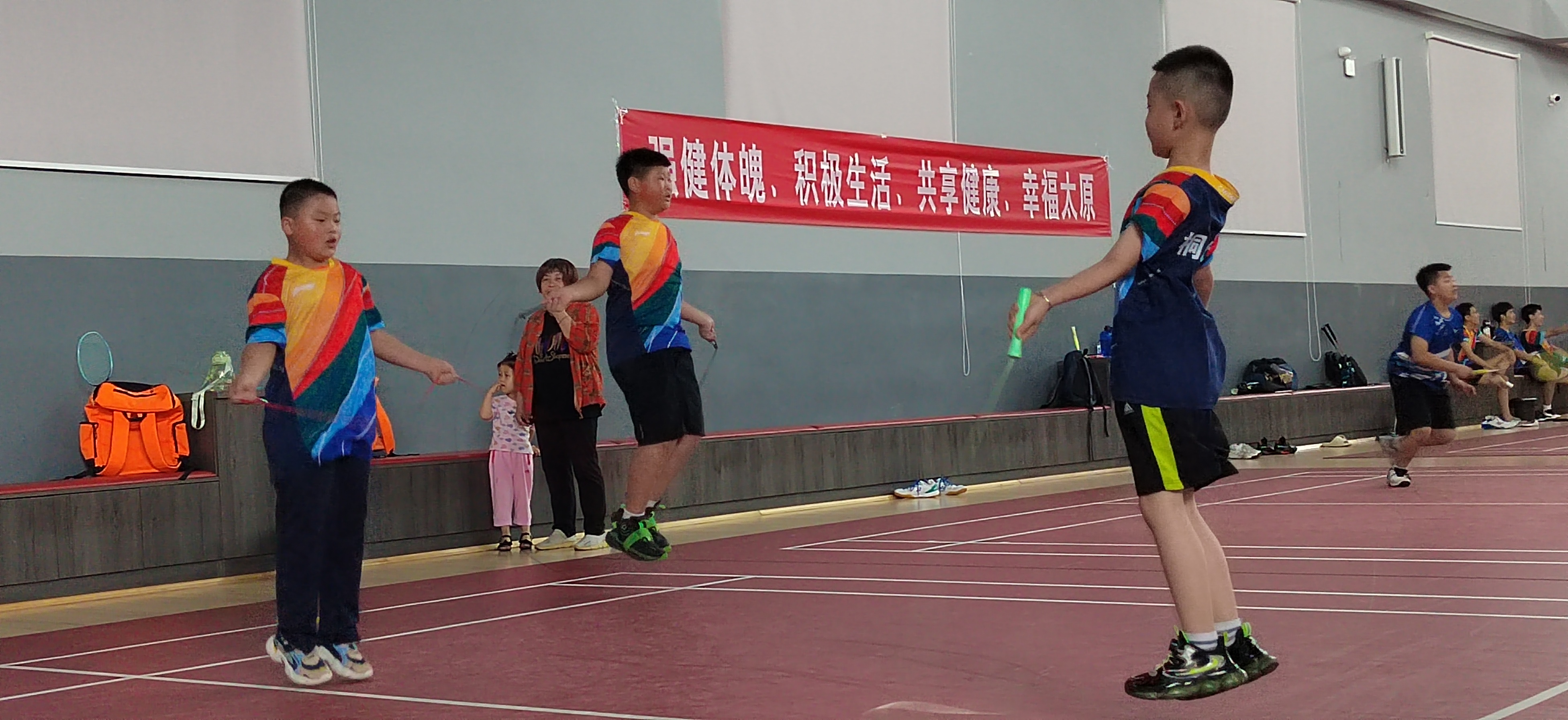 太原市首家村级专业羽毛球馆投用