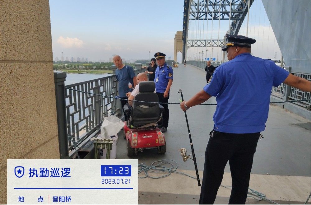 太原市城管执法队：“白+黑”整治违钓  提升景区市容环境