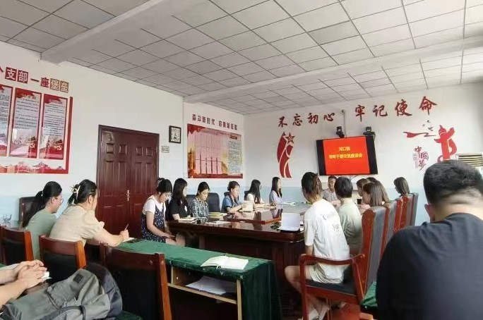 太原古交市河口镇组织青年干部座谈，要求常怀能力恐慌感