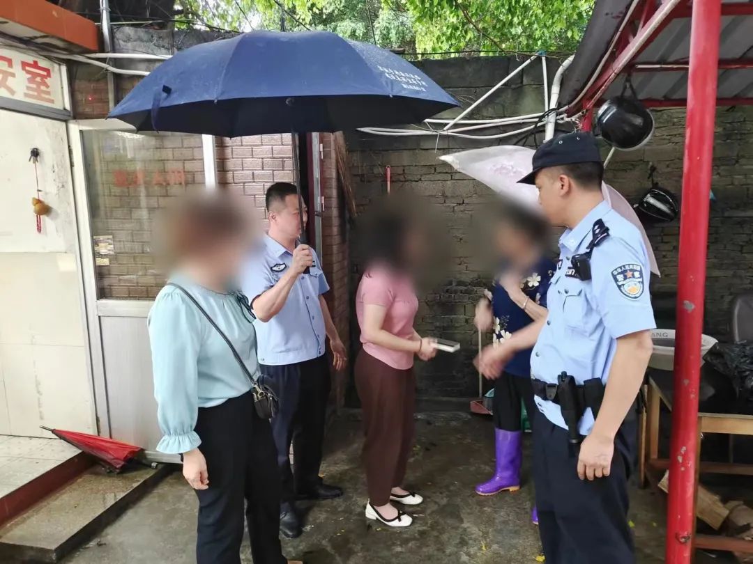 广东惠州警方竭力为群众办实事、办好事、解难事。