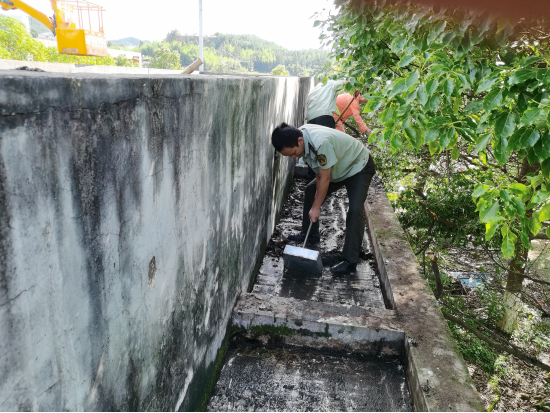 严阵以待∣福建龙岩高速全力备战台风“杜苏芮”