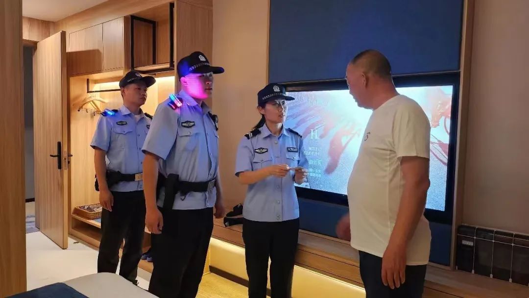 山西左权县公安局辽阳派出所对辖区足浴场所开展安全检查