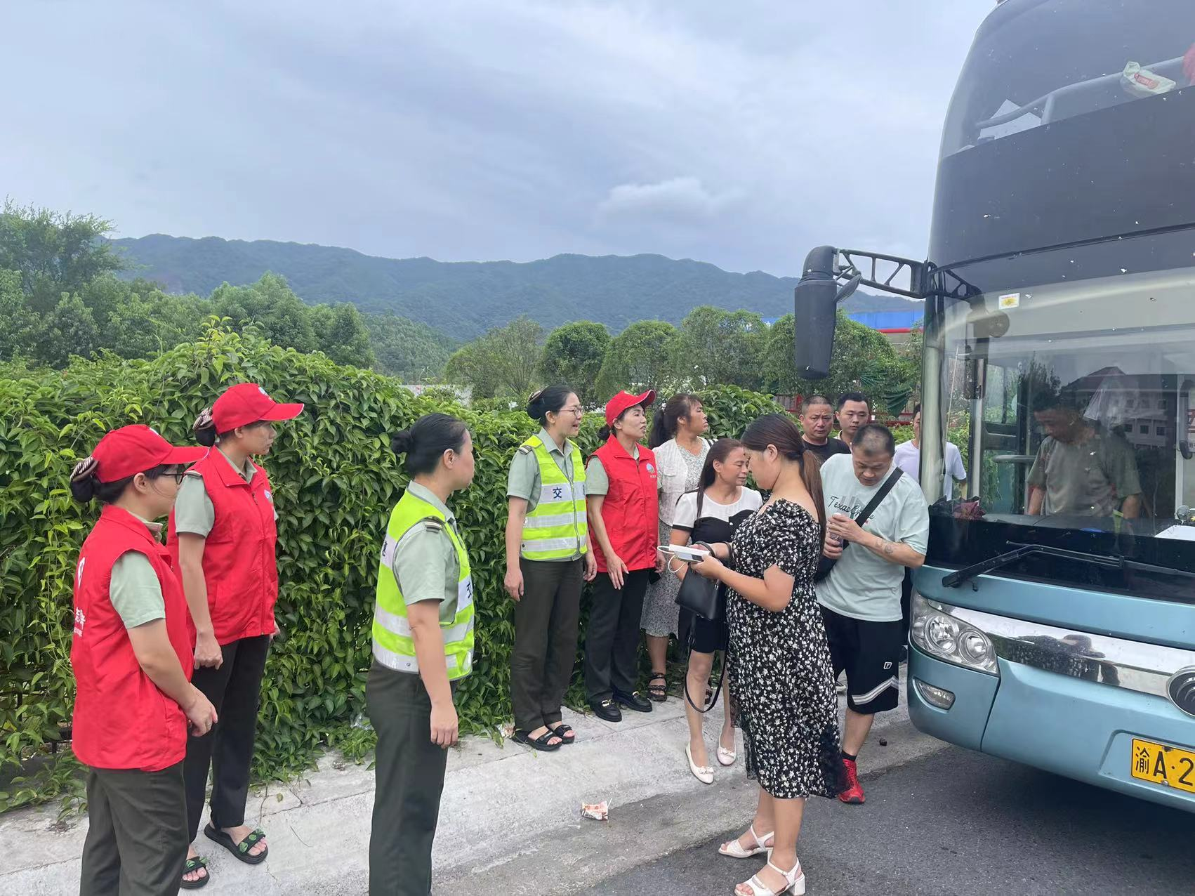 台风无情 红路暖心 | 滞留乘客点赞福建龙岩高速