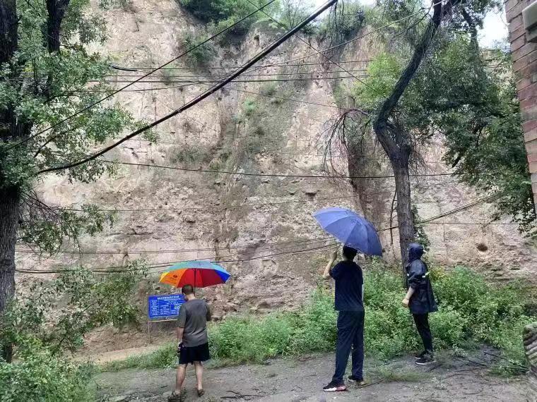 太原古交市西曲街道组织群众紧急避险