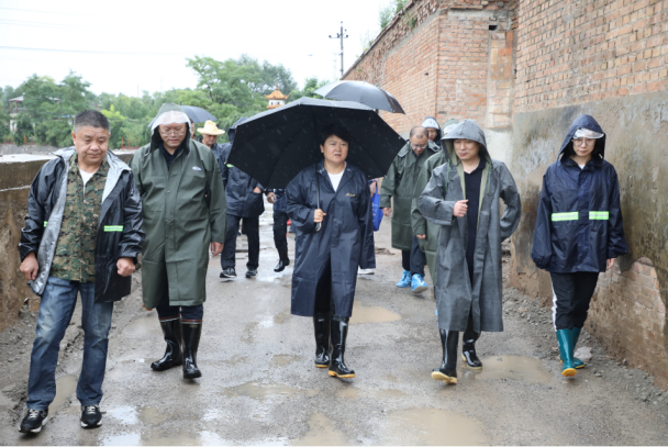 太原尖草坪区：刘锦春深入一线调研督导防汛工作