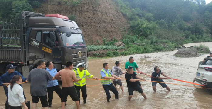 强降雨来袭：群众被困，长治平顺公安硬核救援！