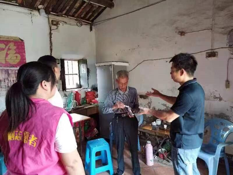 织密网格“防护网” 筑牢群众“安全线” ——福建漳浦县网格员奋战在防御台风最前沿