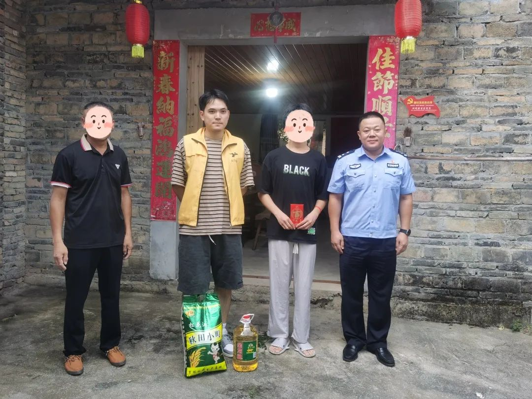 福建福安警企爱心助学为大学生送上助学金