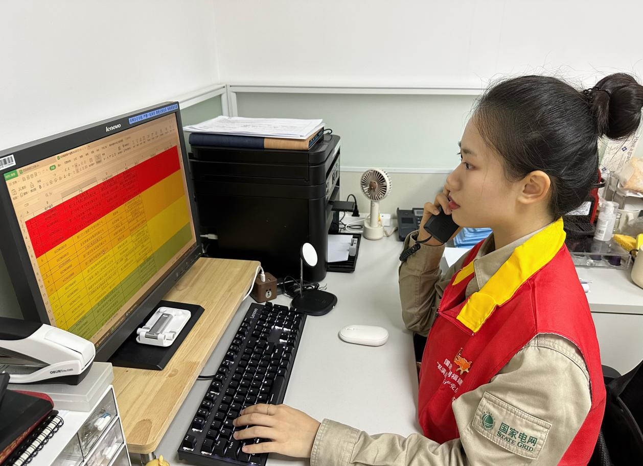 防抗台风“她”力量 巾帼先锋筑堡垒 ——绽放在风雨中的厦门女子凤凰花