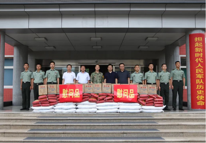 太原尖草坪区四大班子领导开展“八一”走访慰问活动