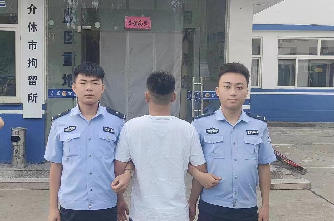 山西介休公安北坛所：酒后壮胆，砸车被拘
