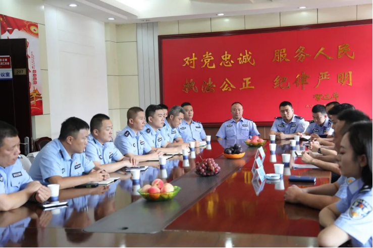 长治公安潞城分局召开“八一”建军节军转民辅警座谈会