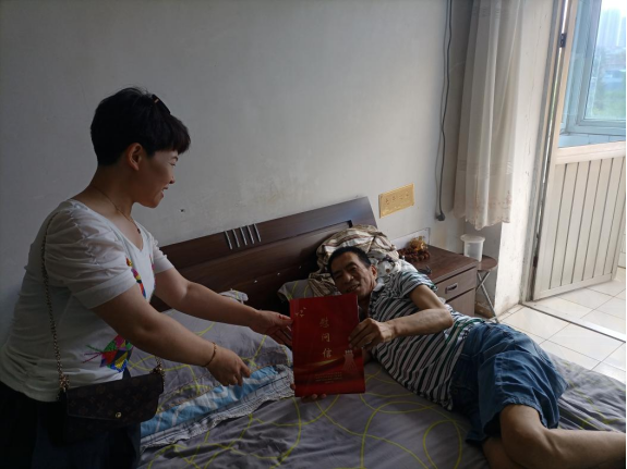 太原万柏林区和平街道重院社区：“八一”慰问送关怀  情暖退役军人心