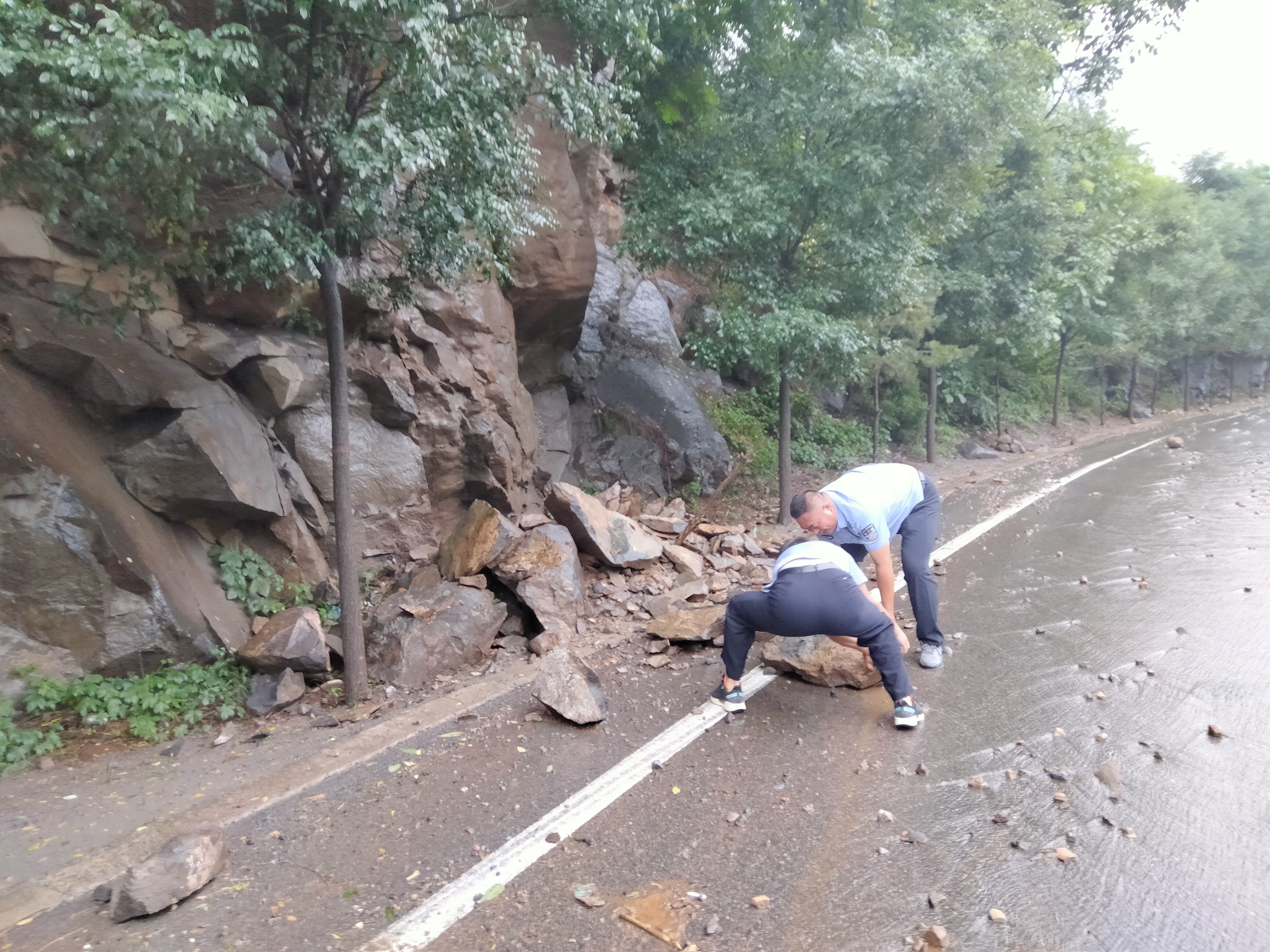 山西左权公安：防汛有我在  守土有责  共筑安全堤