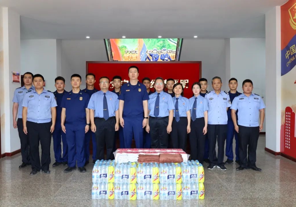 临汾翼城：看望慰问消防队员和武警官兵