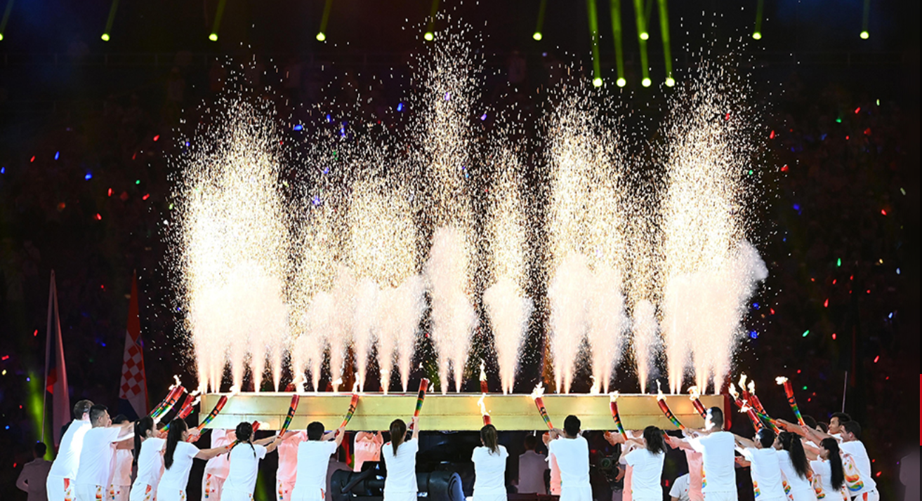 与青春相遇 大运会上一个人的代表团