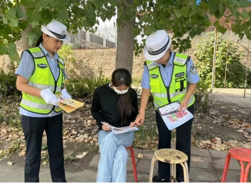 临汾公安交警进驾校让交通安全从“新驾驶员”开“驶”