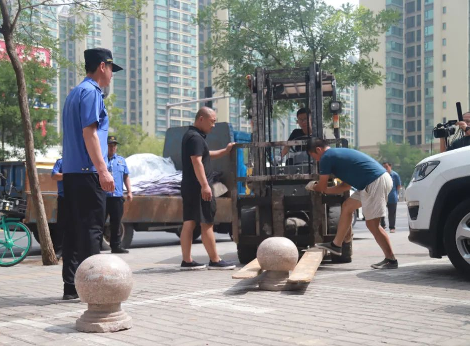 太原小店区：拆除地桩地锁   还“位”于民