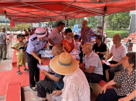 交安文艺演出进乡村  夏季宣传教育送清凉176.png