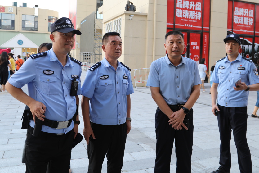 长治潞城公安圆满完成“相约摩坊金街  乐享怡居潞城”首届文化音乐节安保工作