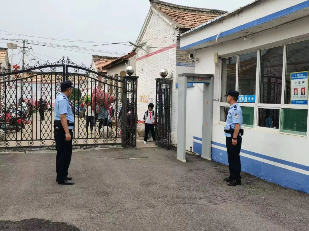 山西左权：开学第一天  安全进校园