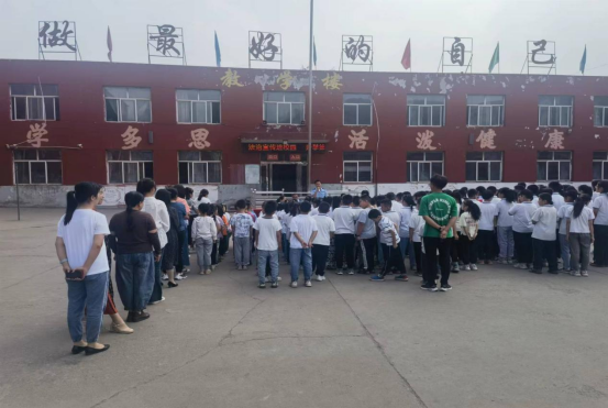 吕梁交口县公安：开学第一课  宣传进校园