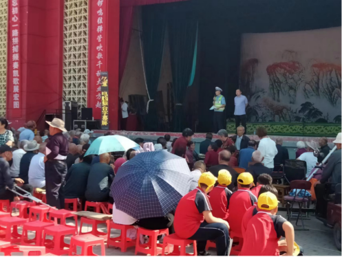 长治壶关：庙会“赶大集”，交警“送安全”