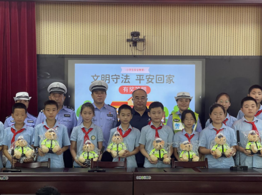 临汾公安交警直属一大队联合支队新媒体中心讲好开学交通安全第一课，铺好新学期师生“