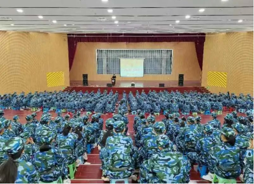 长治：军训场上的法治第一课