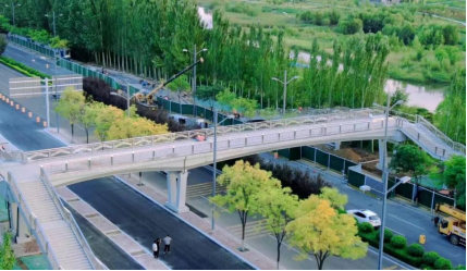 太原市政集团二公司：加装人行天桥“暖心梯” 架起服务群众“连心桥”