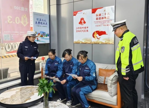 临汾公安交警走进辖区企业开展交通安全宣传活动