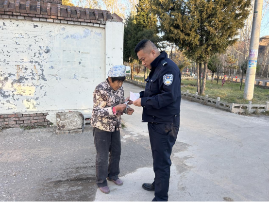 长治沁源：民警主动为年迈老人送证上门