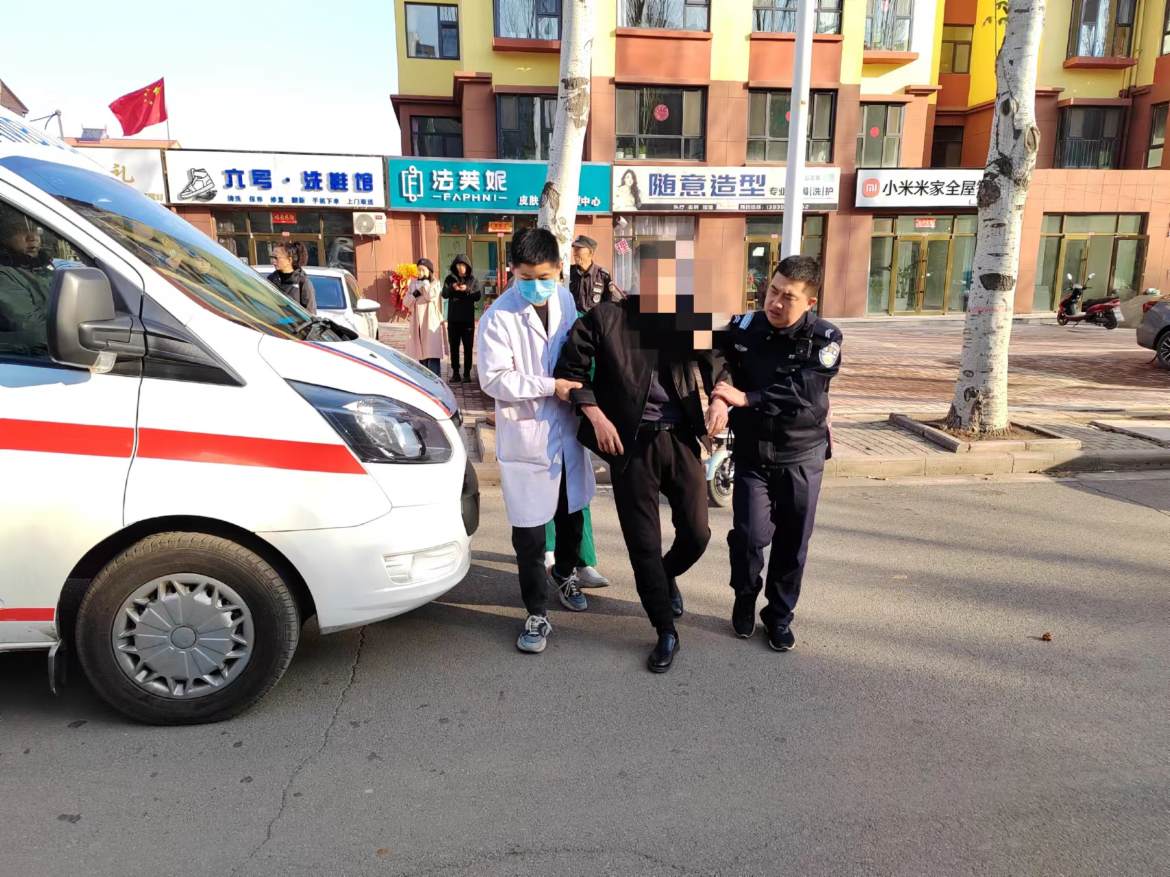 长治沁源县公安局沁河派出所成功救助一名突发疾病男子