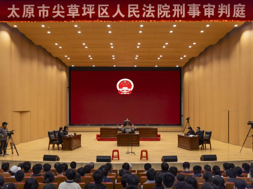 太原尖草坪区人民法院：庭审“开进”大学校园 增强学生法治意识