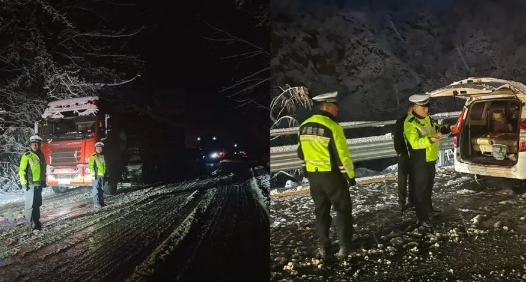 临汾隰县公安交警“以雪为令” ，雪中执勤保畅通